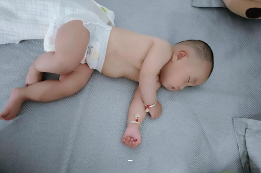 宁阳宝宝肠胀气的症状